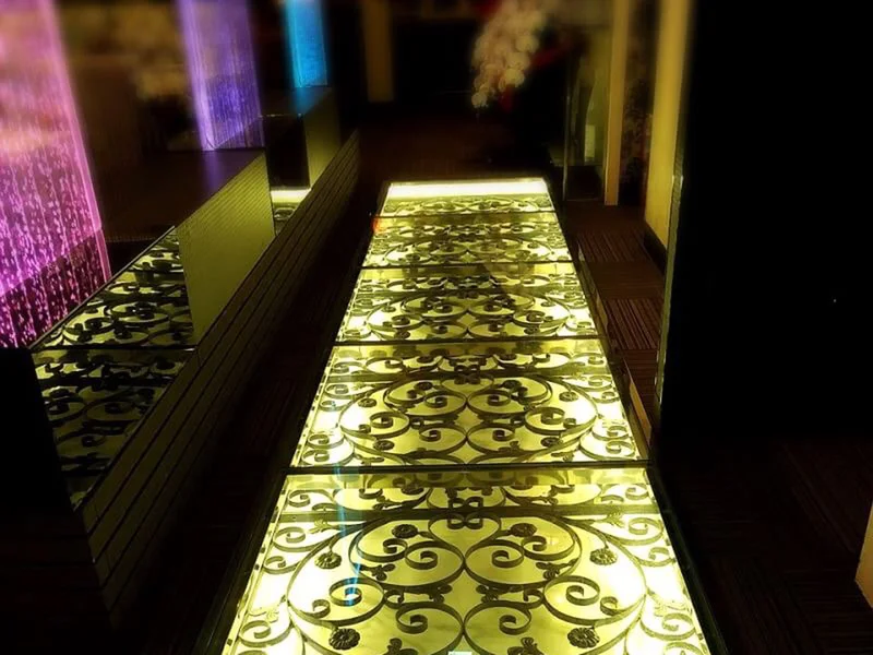 CLUB CREOLE 通路・入口
